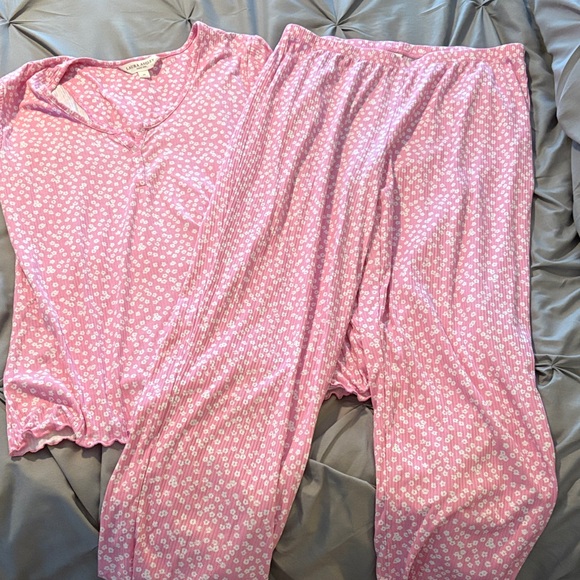 Laura Ashley Other - Laura Ashley Pink and White Floral pajama set like new